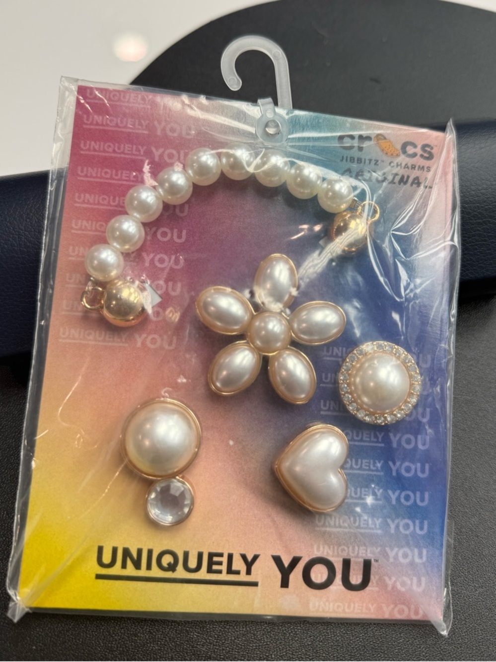 Crocs Women's Dainty Pearl Jewelry Jibbitz Charm Pack - White/Gold - Picture 3 of 4